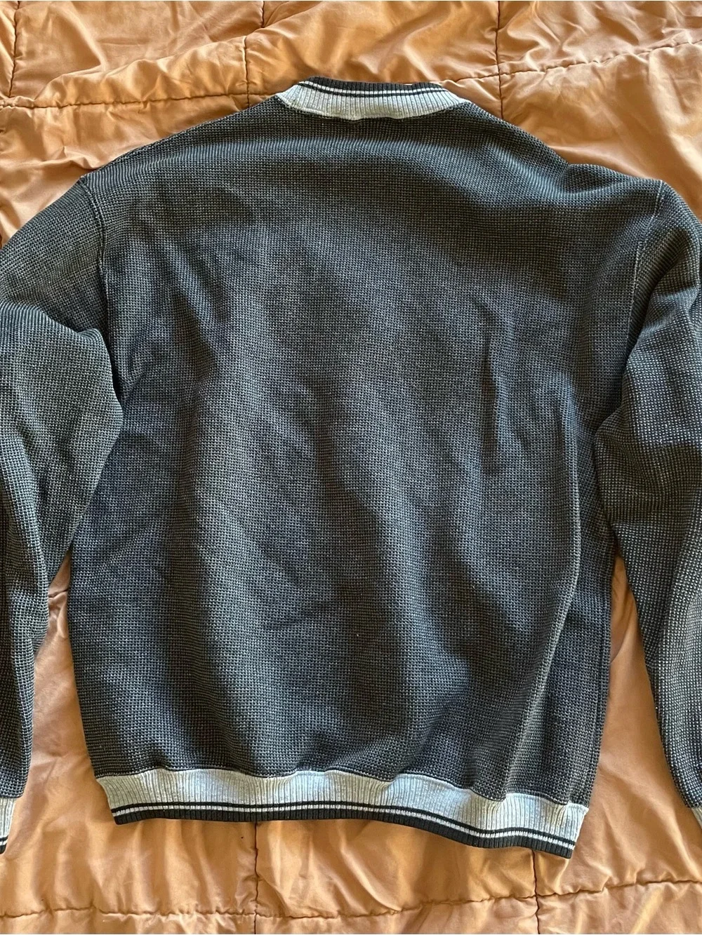 Vintage Maui Hawaii Gray Crewneck Sweater with Cream Trim